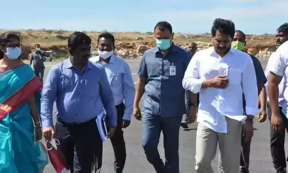YS Jagan arrives in Kurnool, to lay stone for Law University
