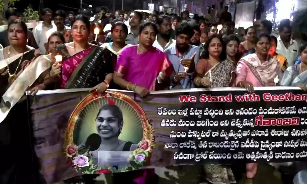 YSRCP leaders hold candle rally over death of Geetanjali in Kota Gummam centre