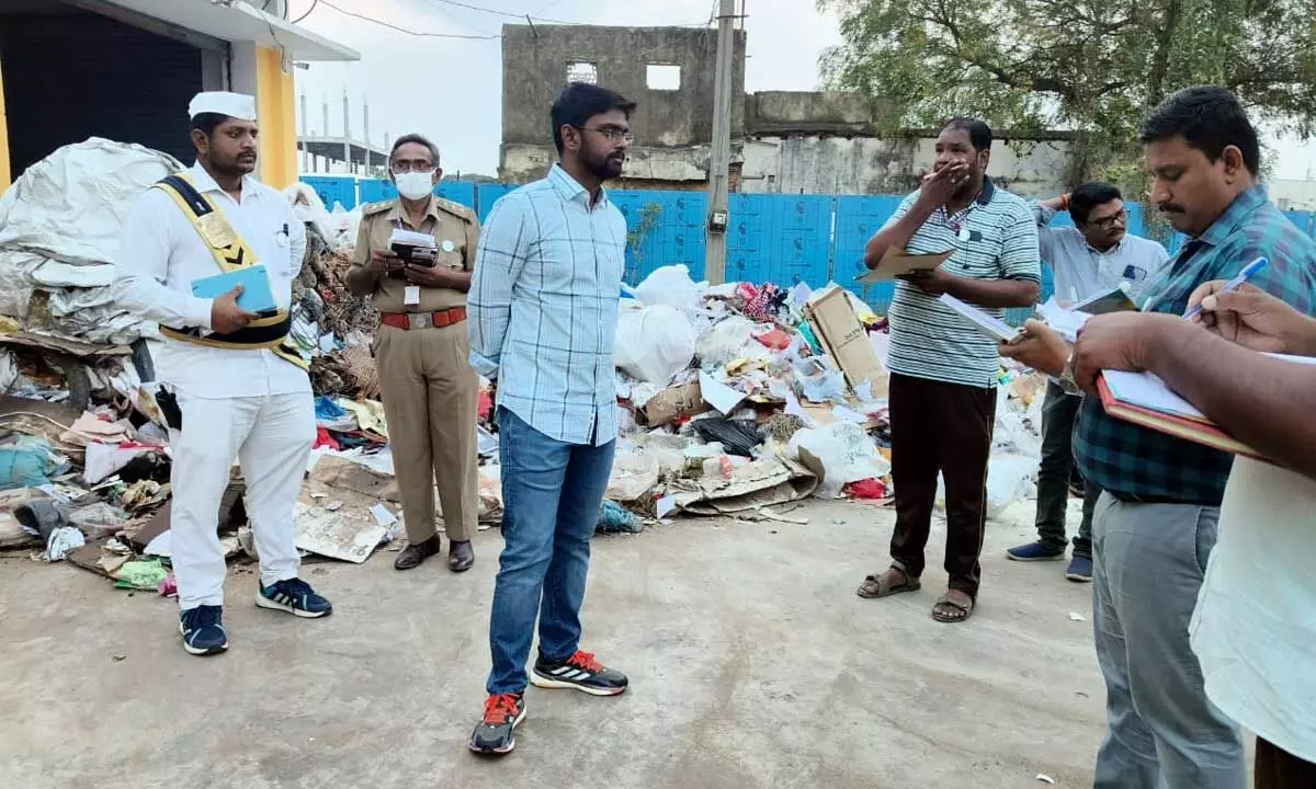 Kadapa Municipal Commissioner Inspects Garbage transfer stations