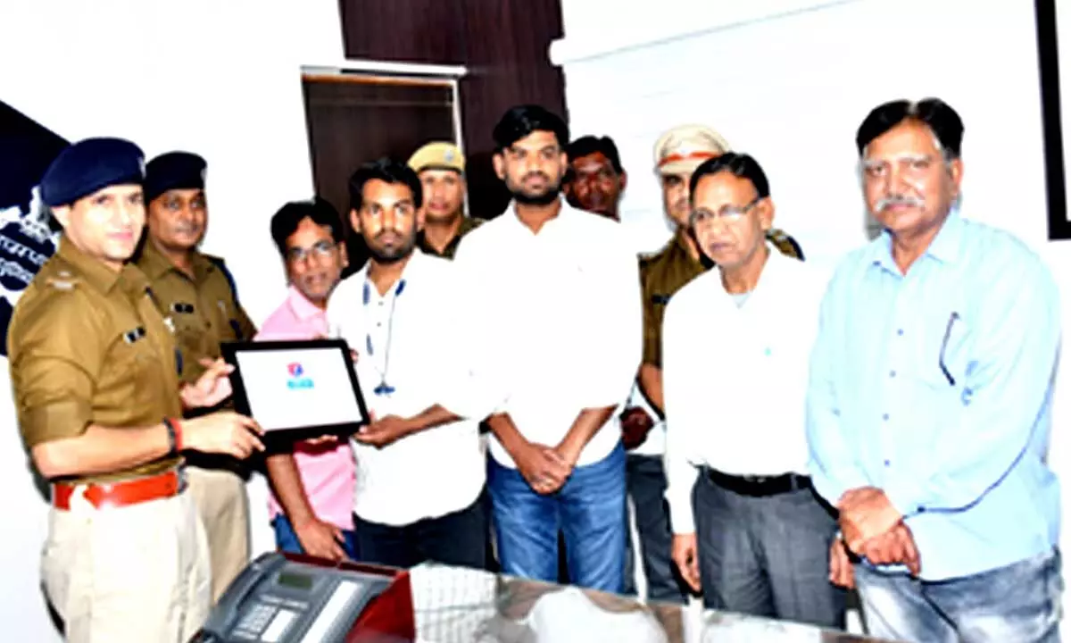 Rajasthan: E-Mitra operator returns Rs 10 lakh he found in ATM; is felicitated