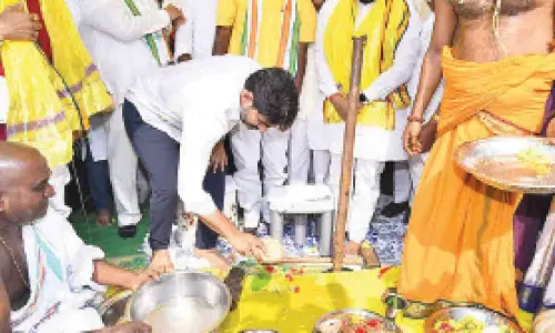Chilakaluripet: Nara Lokesh performs Bhumi Puja at public meeting venue