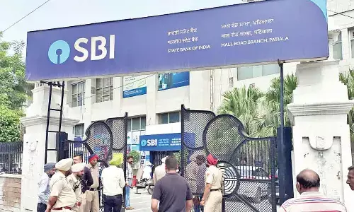 22,217 electoral bonds purchased, 22,030 redeemed