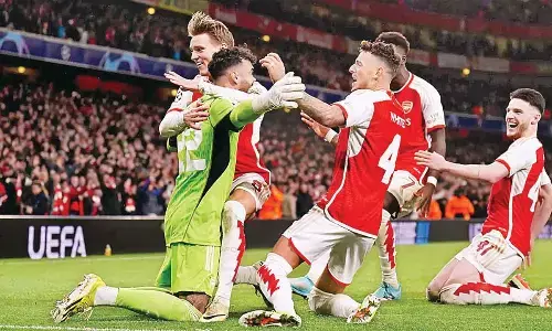 Arsenal, Barca reach Champions League QF