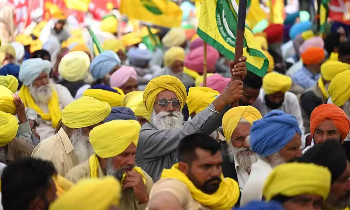 Protesting Farmers Converge In Delhi For Kisan Mahapanchayat Amid Heightened Tensions