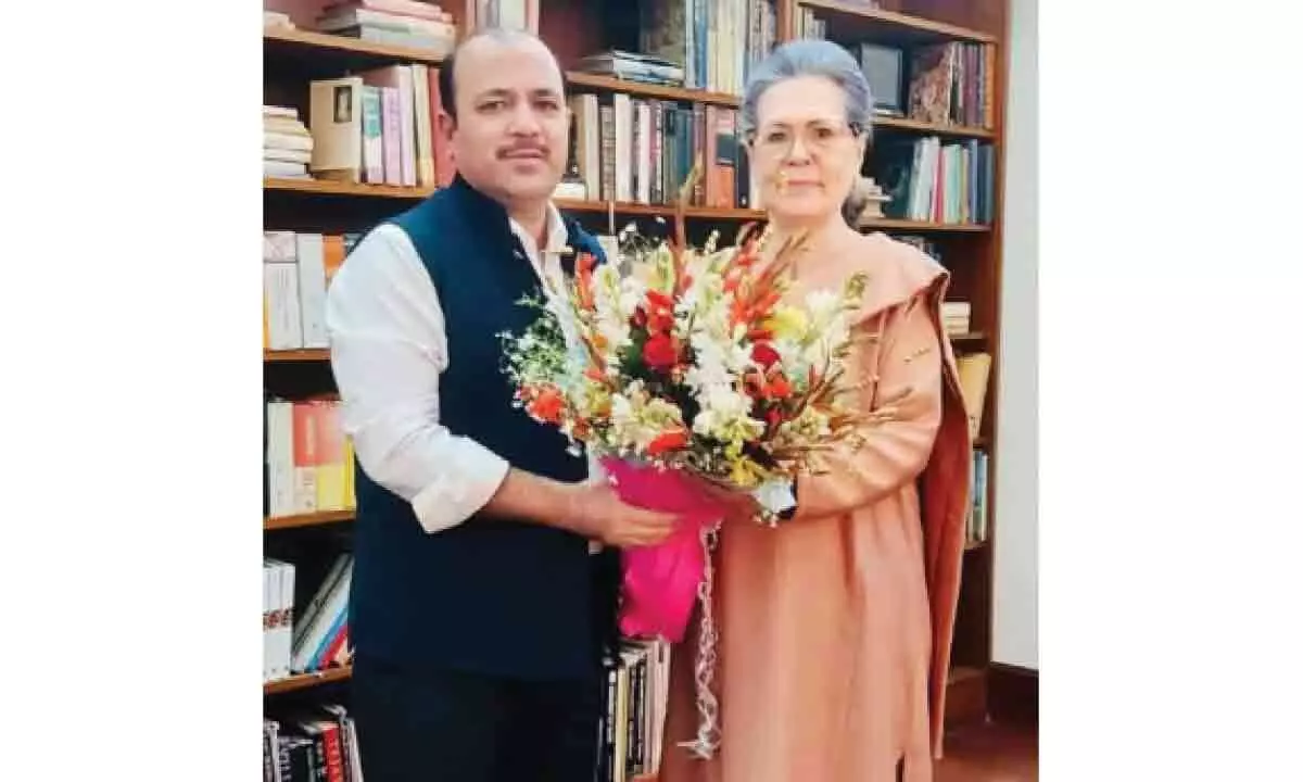 New Delhi: Danish meets Sonia, likely to contest from Amroha