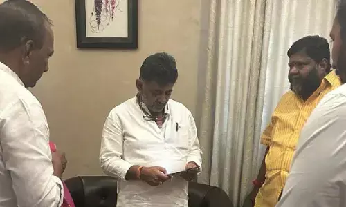 Malla Reddy meets DKS amid talk of party change