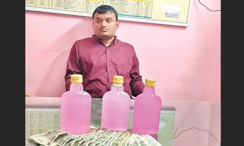 Sub-inspector caught red-handed by ACB