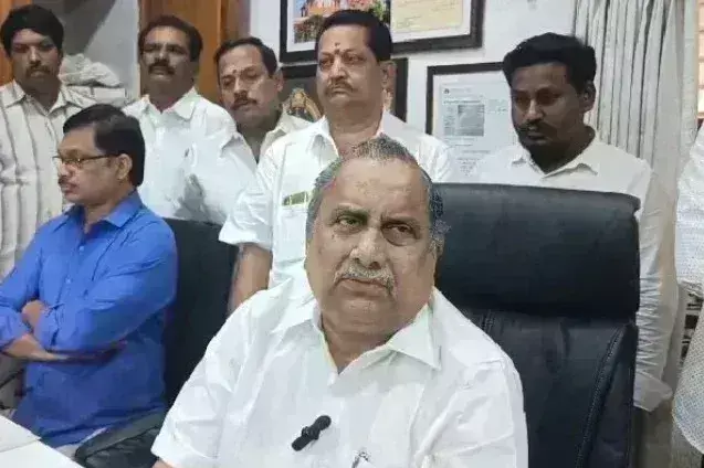 Mudragada Padmanabham along with his son to Join YSRCP today