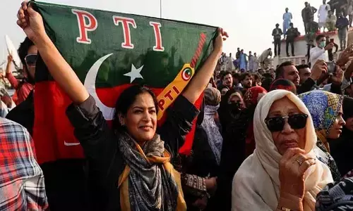 Imran Khans party plans to merge with Sunni Ittehad Council if Election Commission returns bat symbol