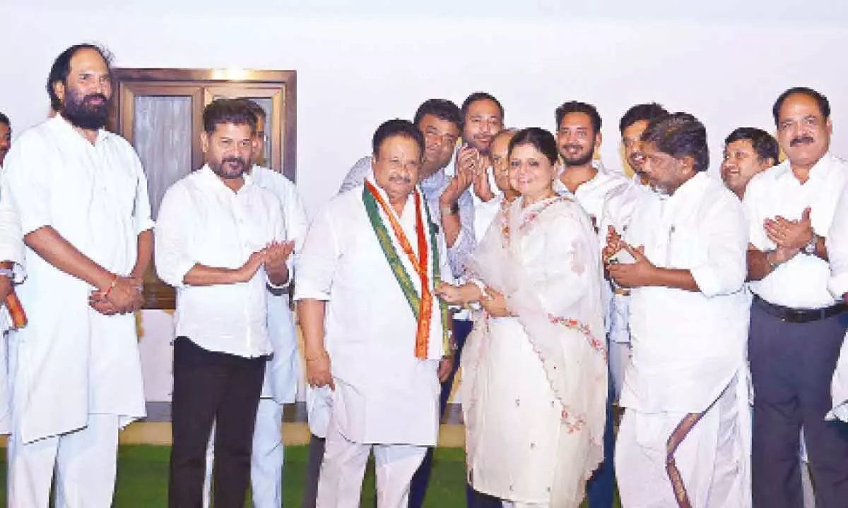 Jithendar Reddy quits BJP, joins Congress