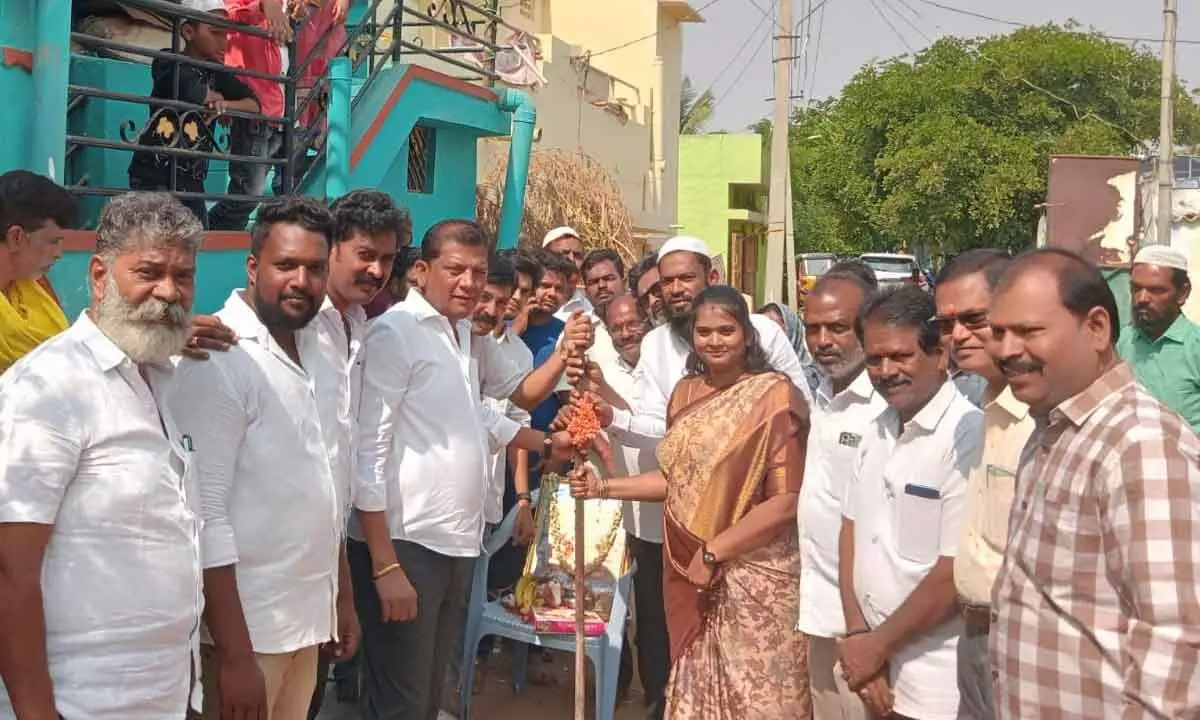 Guddampalli Venu participate in Bhoomi Puja program for CC Road in Hindupuram municipality