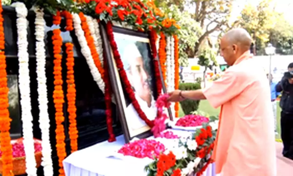 Yogi Adityanath pays tributes to Hemwati Nandan Bahuguna on his anniversary