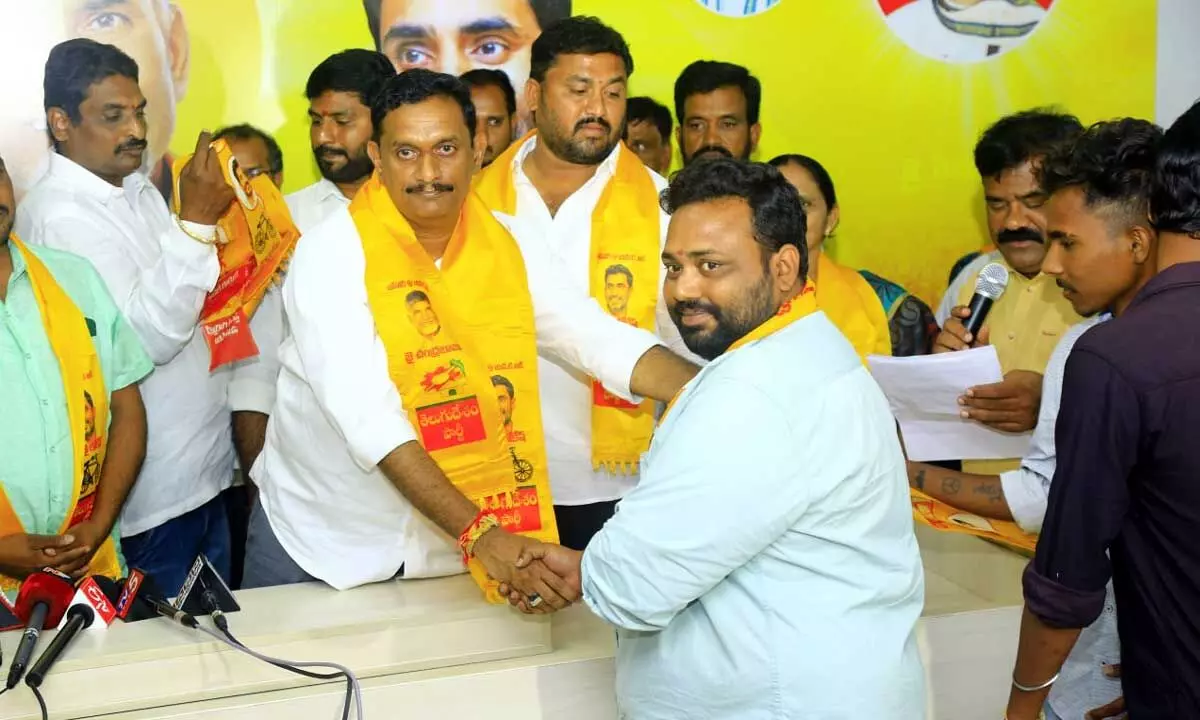 YSRCP leaders in Vijayawada division 7 joins TDP