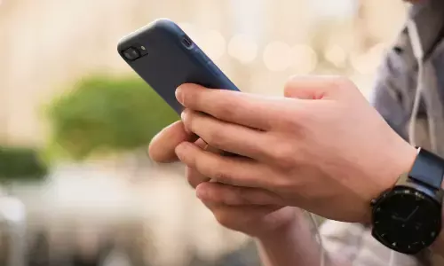 Indian active users explore content on mobile lock screens