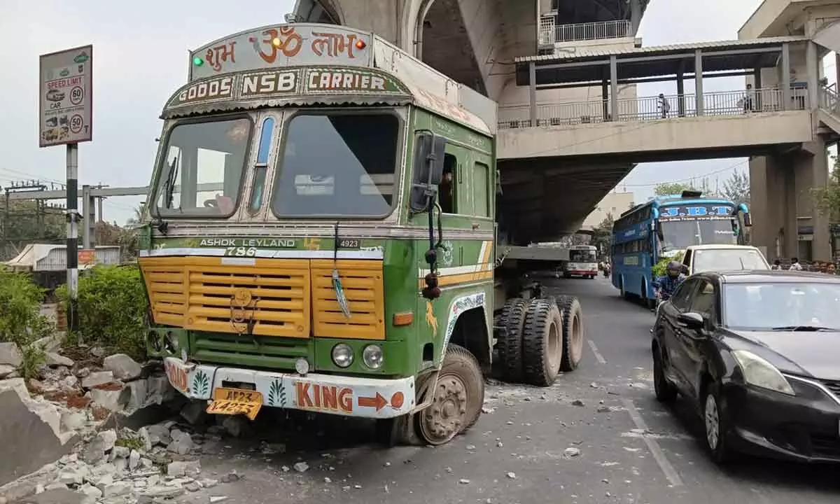 Container lorry creates ruckus at Moosapet in Hyderabad, no casualties