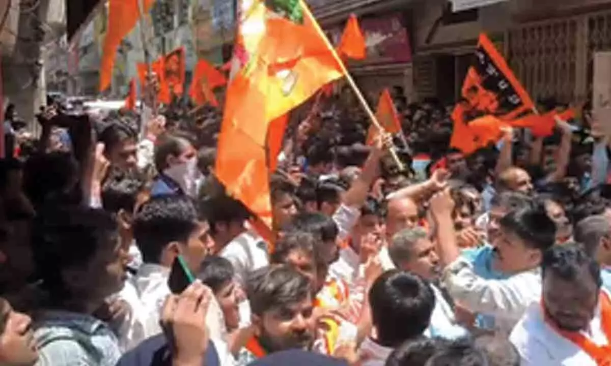 Ktaka Hanuman Chalisa row: Union Min Shobha Karandlaje, BJP MLA detained during protest