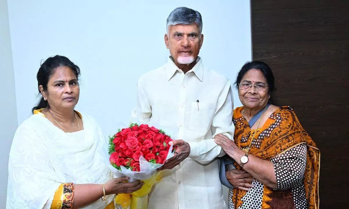 Former Satyavedu MLA H Hemalatha and her daughter Dr Helen  meeting TDP chief N Chandrababu Naidu in Mangalagiri on Tuesday