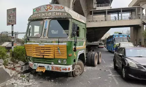 Container lorry creates ruckus at Moosapet in Hyderabad, no casualties