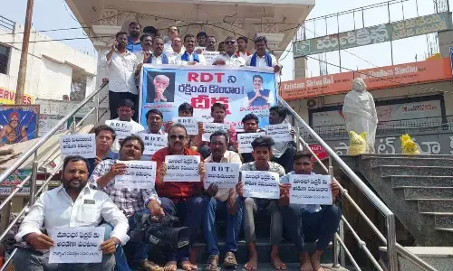 Rajyanga Parirakshana Samithi members staging a dharna in Anantapur on Monday