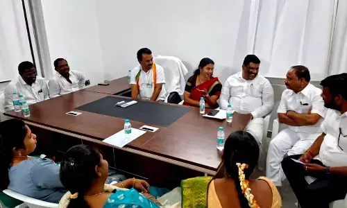 Municipal Chairman BS Keshav is about to join Congress party. Along with 18 councillors