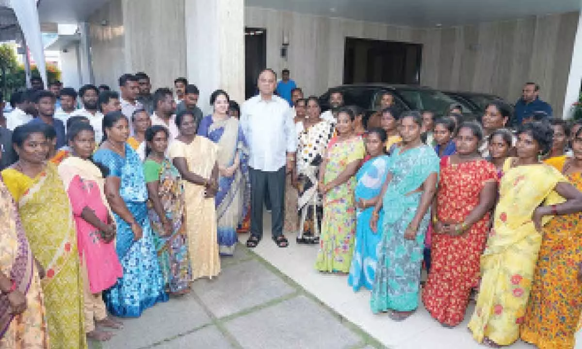 People of Gummaladibba village in Kovuru constituency call on Vemireddy Prashanthi Reddy and her husband Prabhakar Reddy to express their support on Tuesday