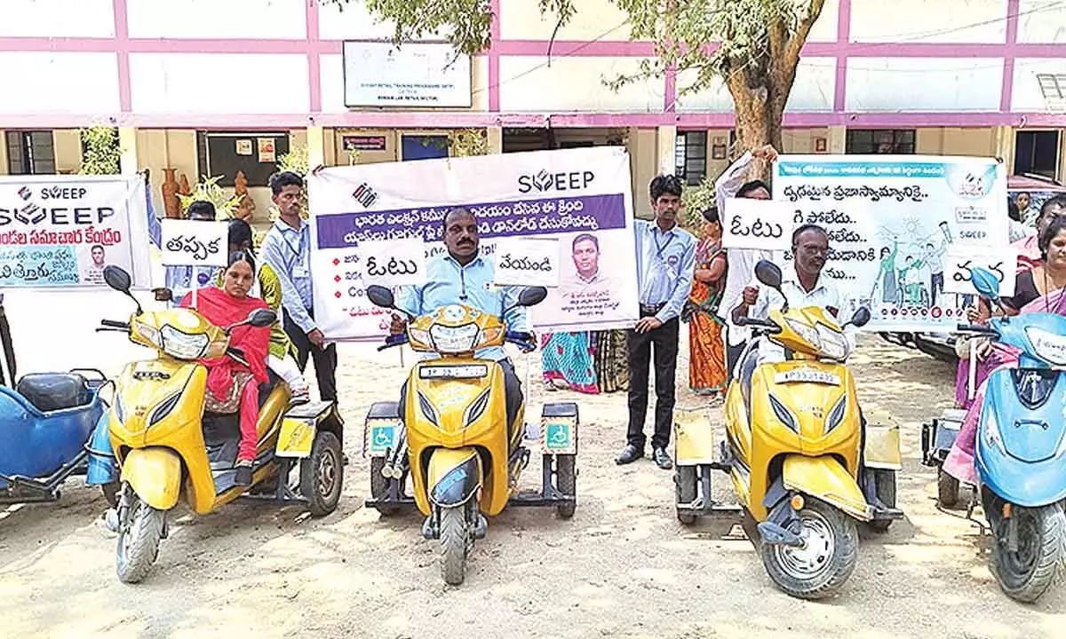 SPREADING AWARENESS: PWD voters take part in scooter rally