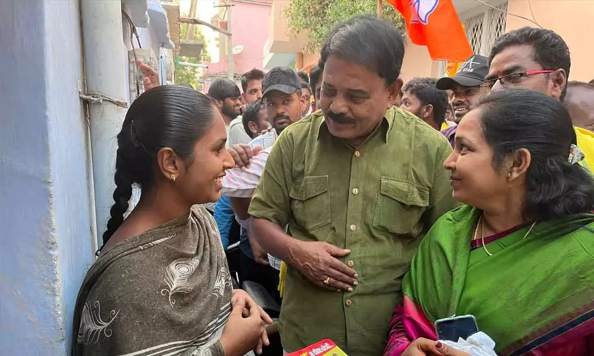 Former Minister Palle Raghunath Reddy election campaign in Ammuduguru mandal centre