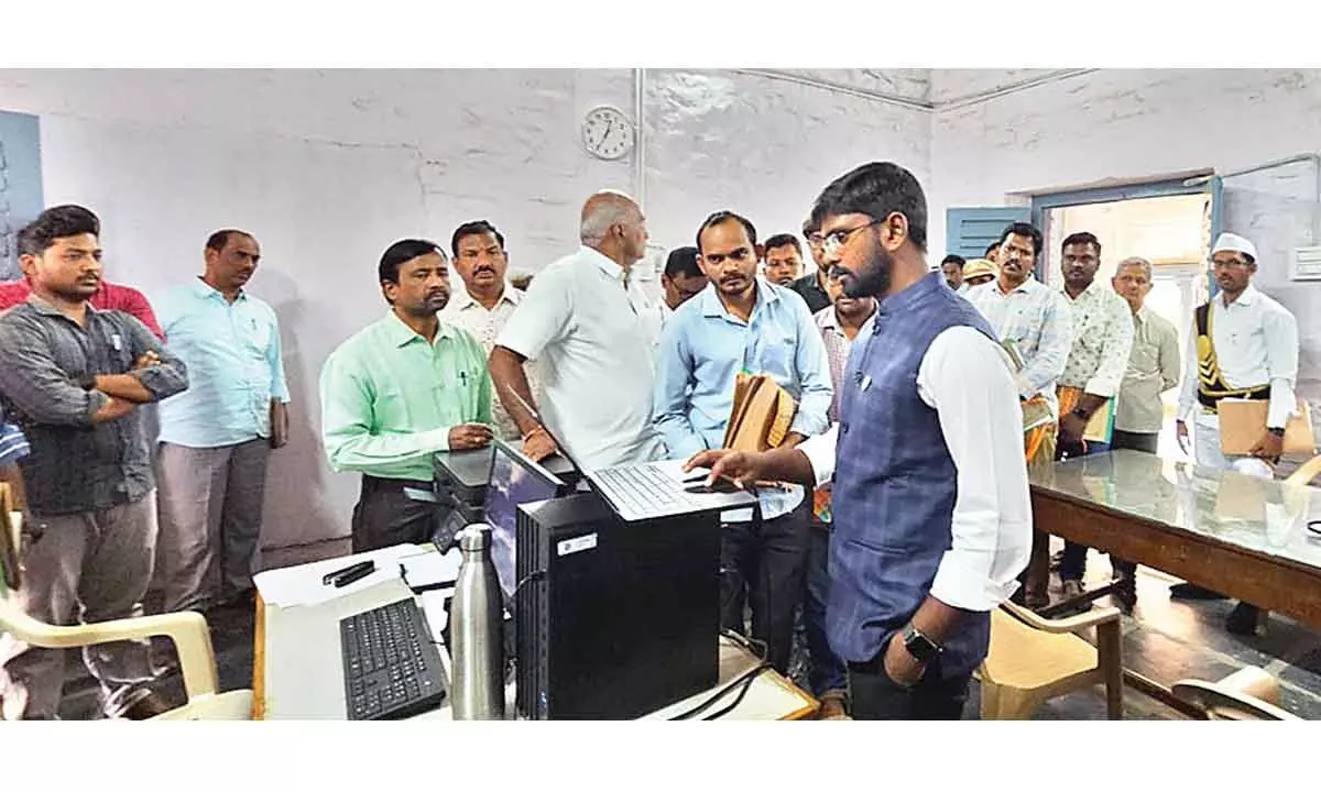 Kadapa Municipal Commissioner Surya Sai Praveen Chand inspects RO control room in Proddutur