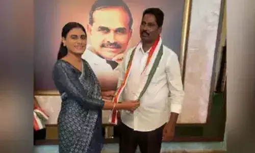 Nandikotkur YSRCP MLA Arthur joins Cong