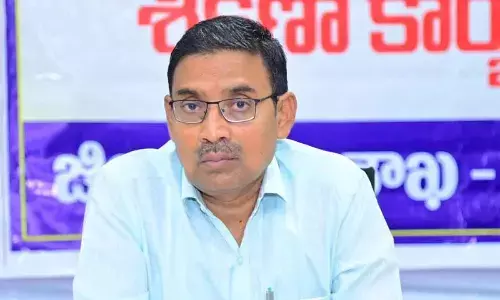 Must attend school on non-exam day : DEO