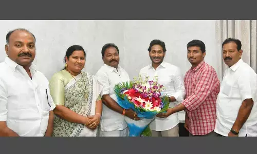 APCC leaders from Guntur join YSRCP