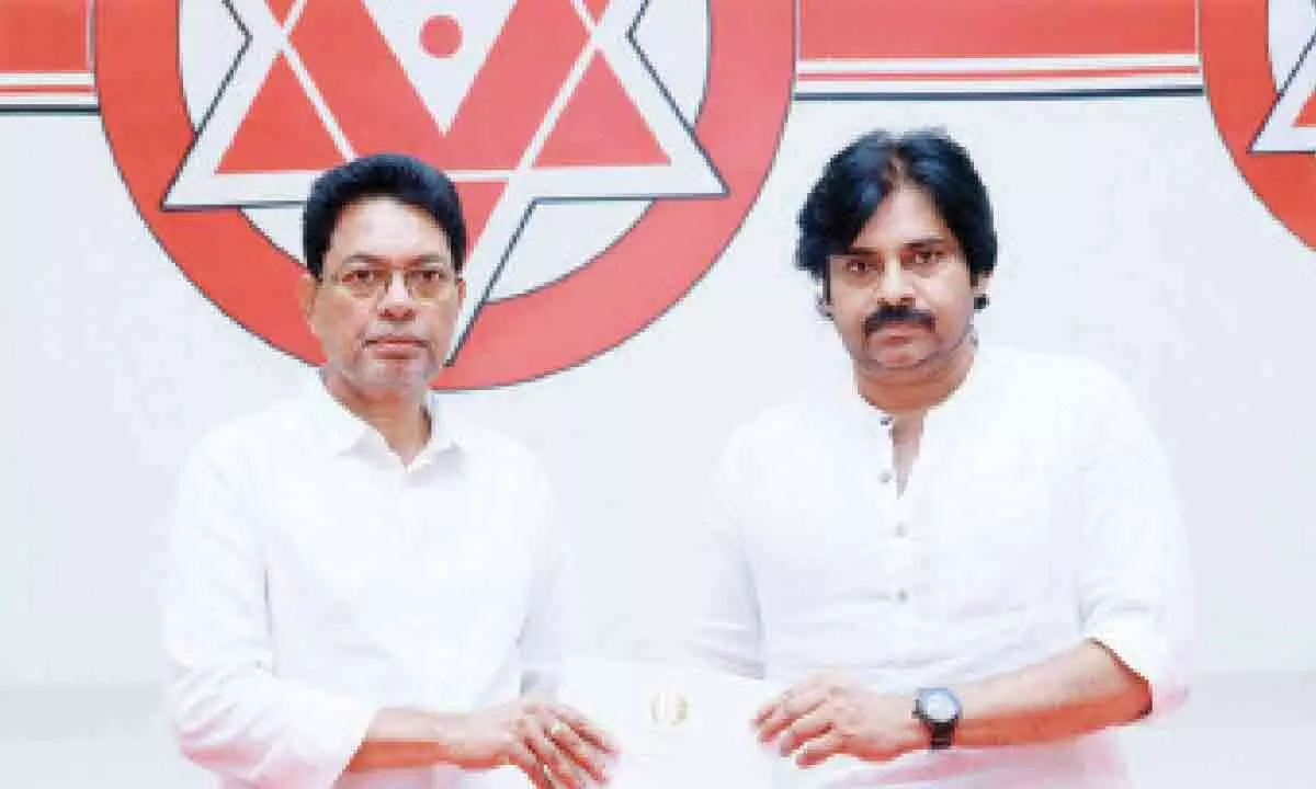 Mangalagiri: Pawan Kalyan wants JSP flag to fly in Razole again
