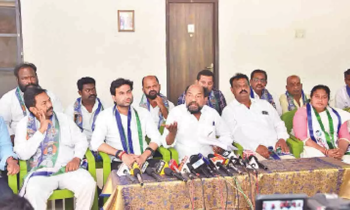 Vijayawada: Krishnaiah urges BCs to vote for YSRCP