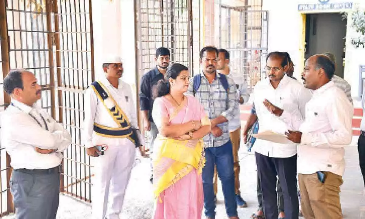 Anantapur: Collector M Gautami inspects strongroom