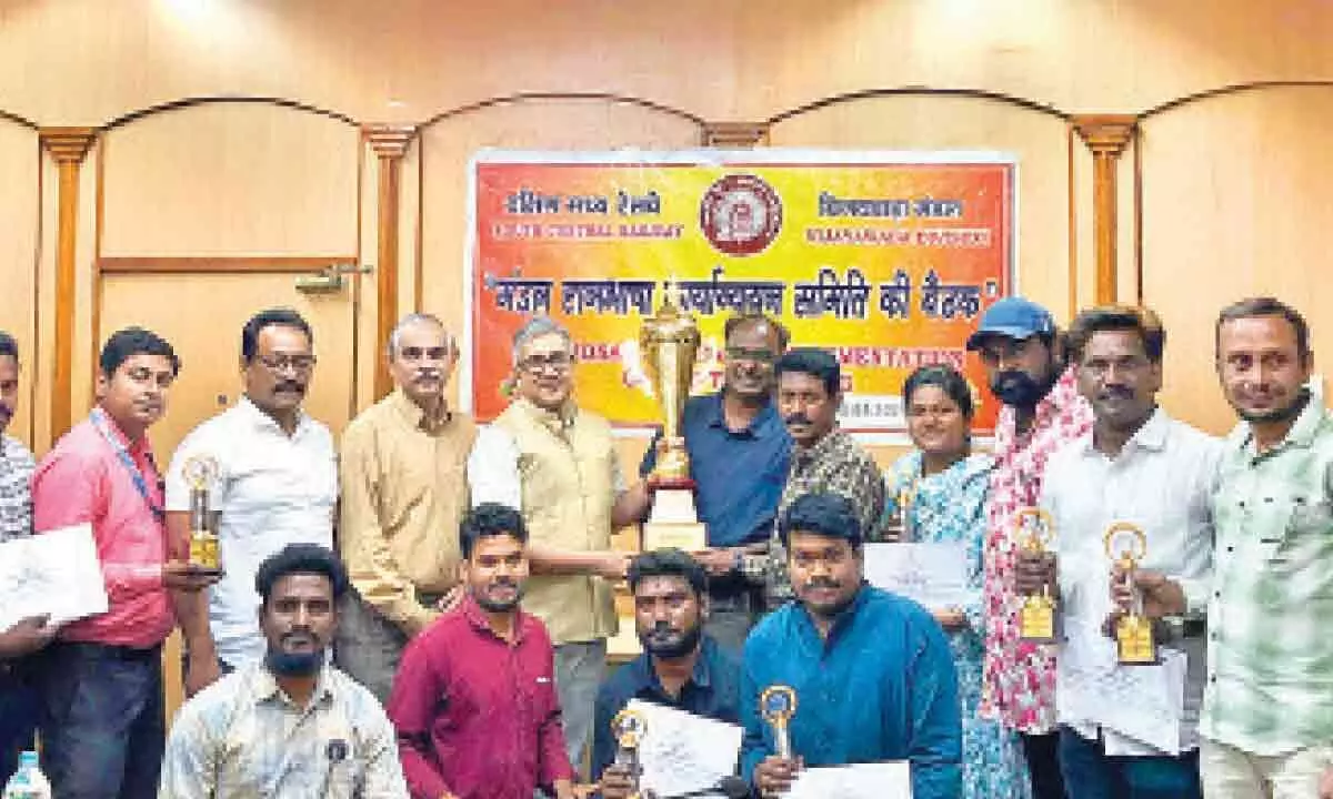 Vijayawada rly division bags 1st prize in drama competition