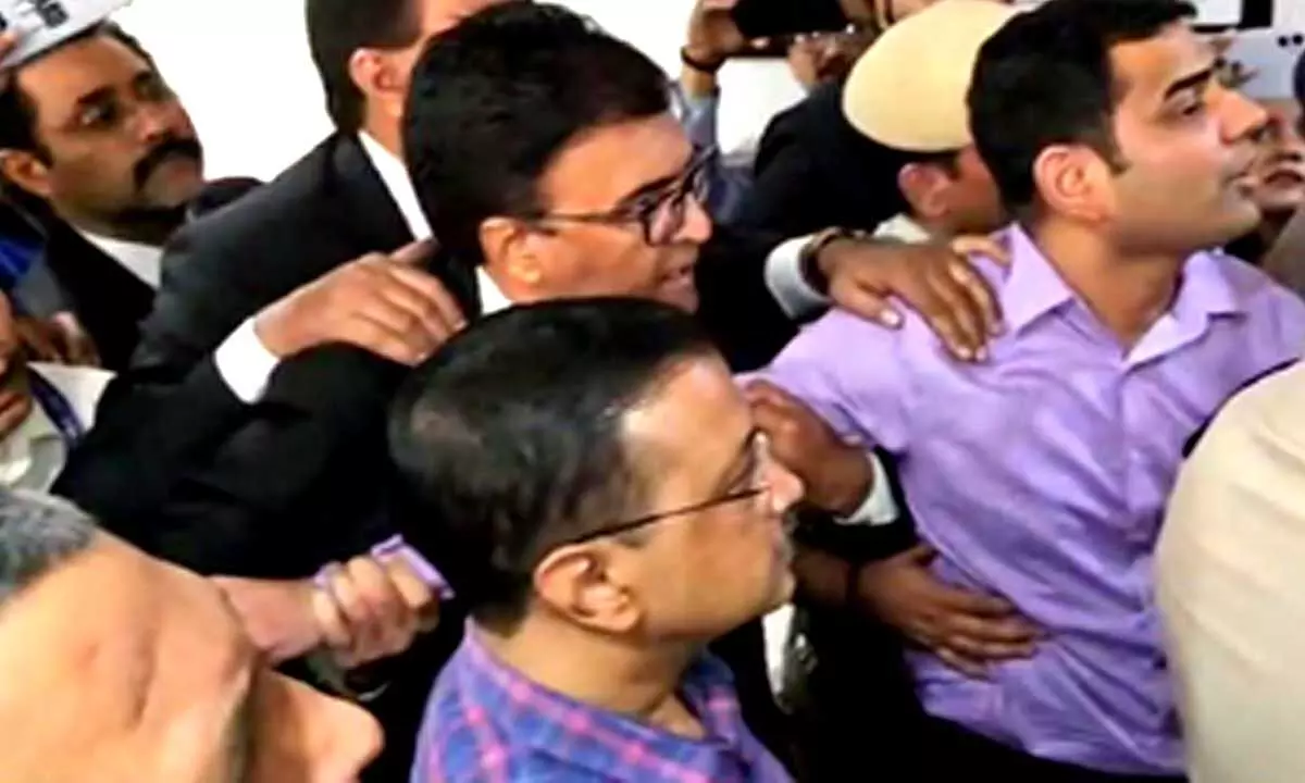 After High Court jolt to Kejriwal, ED team reaches Delhi CMs residence for questioning