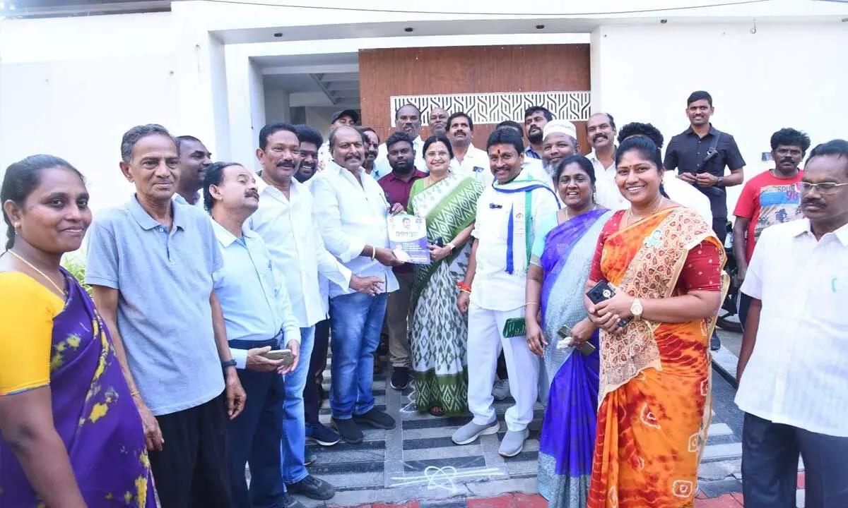 Vellampalli Srinivas visits Ayodhya Nagar area in Vijayawada Central Constituency, Bikshapati Yadav