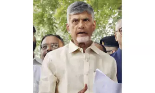 Vijayawada: Chandrababu Naidu urges people to expose code violations by state government