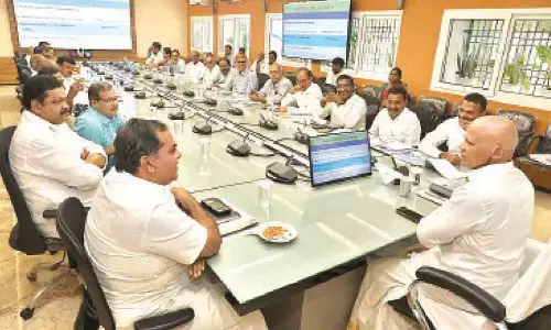 Tirupati: EO AV Dharma Reddy reviews Vontimitta Brahmotsavam arrangements