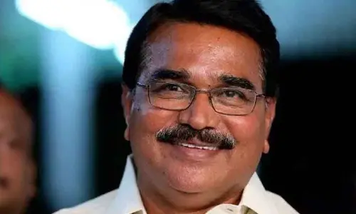 Singireddy demands compensation of `10,000 to farmers for crop losses