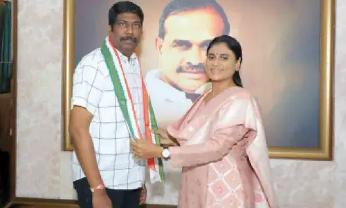 Kodumur: Former YSRCP MLA joins Congress