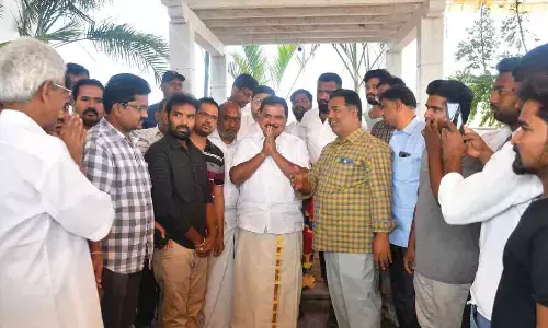 Amilineni Surendra Babu extends hep to a person suffering from kidney ailment