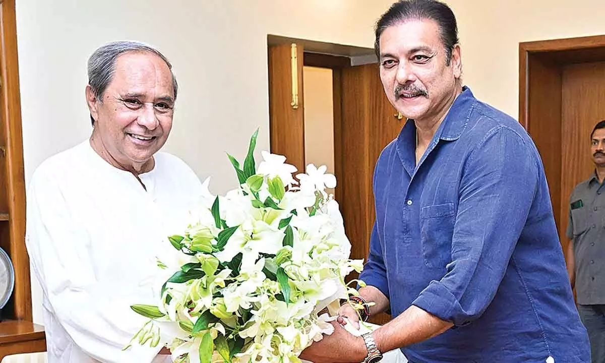 Ravi Shastri meets Naveen, discusses cricket academy