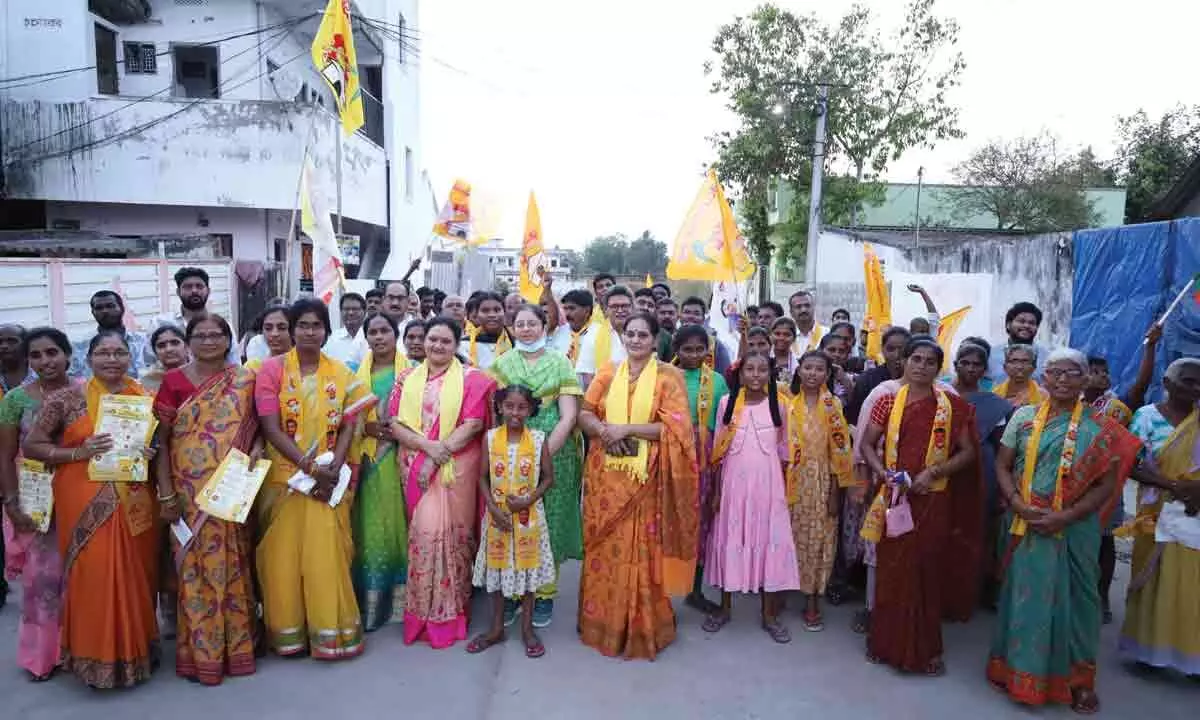 Gannavaram TDP candidate Yarlagadda Venkatraos wife campaigns on six guarantees