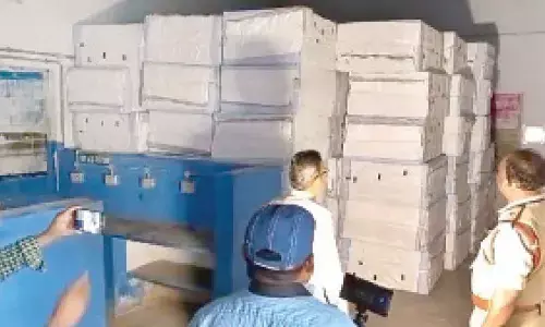 5,000 sarees seized in Sattenapalli