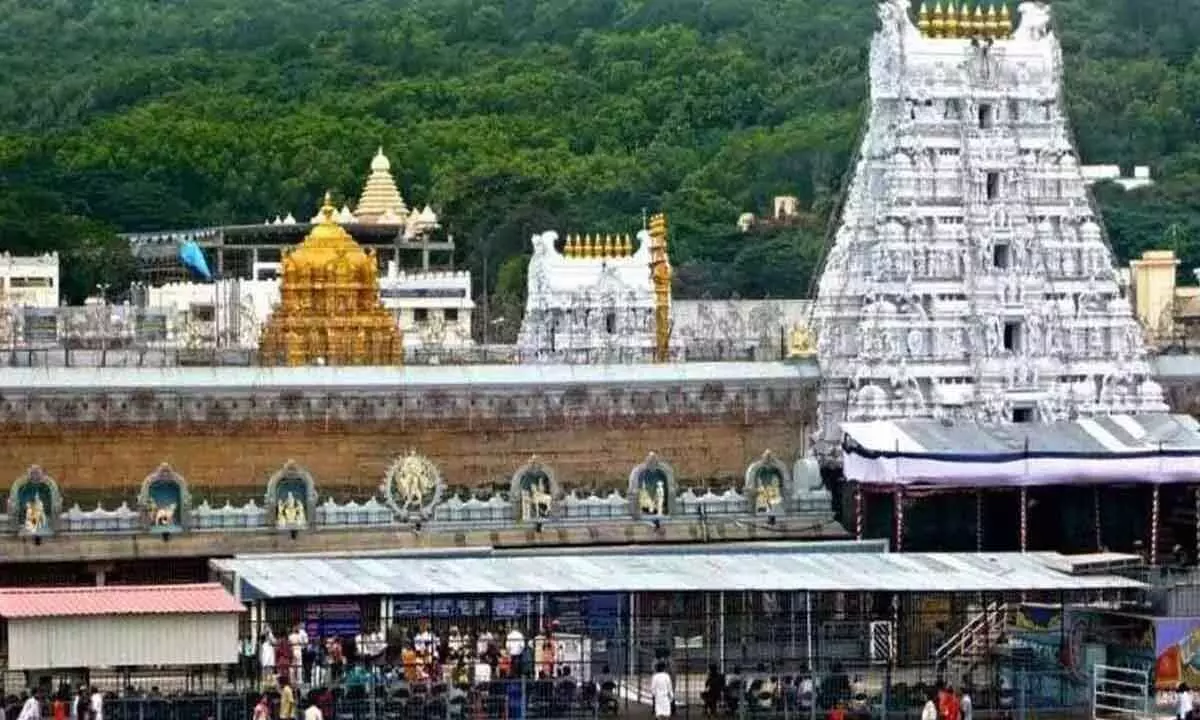 Devotees rush to Tirumala increases amid weekend, to take 12 hours for darshans