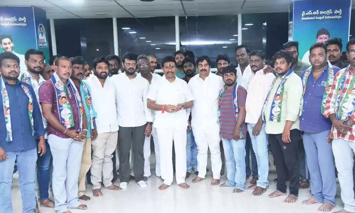 Hawkers from Beasant Road in Andhra Prabha Colony join YSRCP