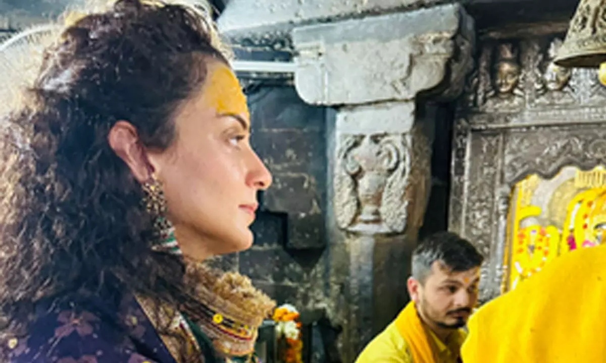 Kangana turns 37; takes blessings at Bagalamukhi Temple in Himachal Pradesh