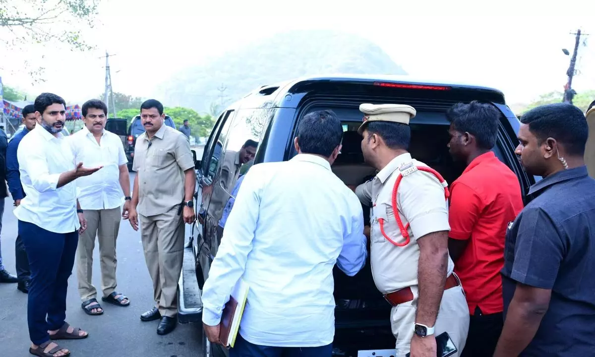 Police checking vehicle of Nara Lokesh at Undavalli Karakatta on Sunday