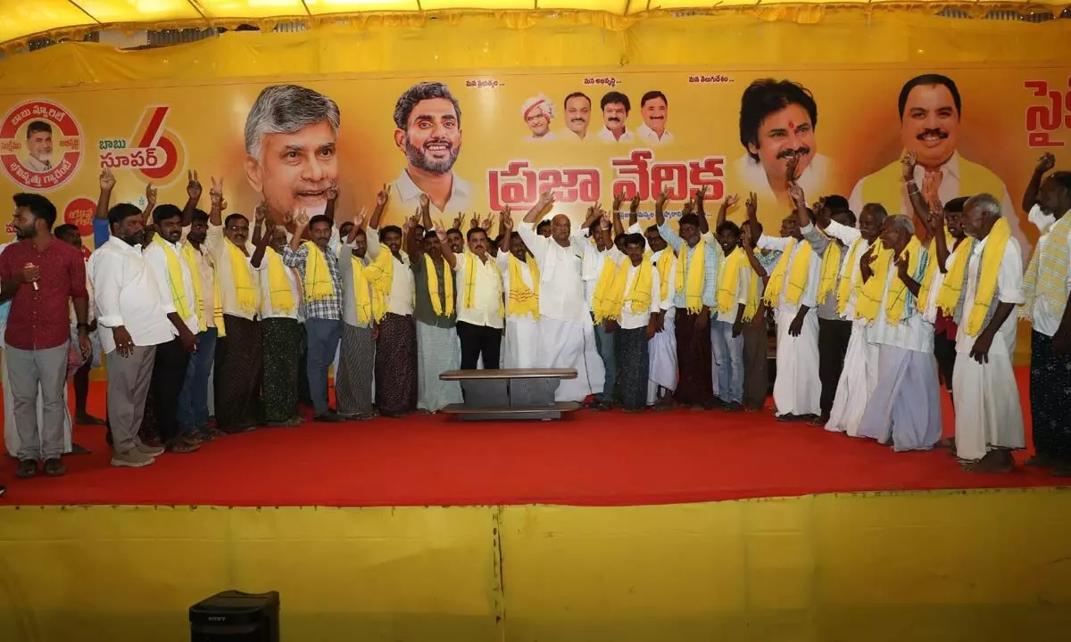 TDP MLA candidate A Surendra Babu along with the new entrants into the party at Kalyandurg on Sunday